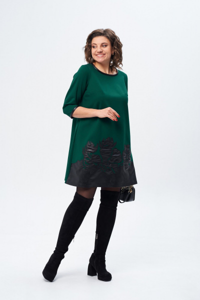 Платье трапециевидное с вышивкой из эко кожи Michel chic 2140 изумрудный - фото 3