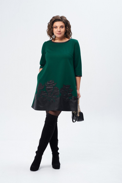 Платье трапециевидное с вышивкой из эко кожи Michel chic 2140 изумрудный - фото 1