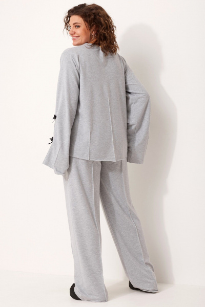 Элегантный комплект из брюк и лонгслива из трикотажа с декоративными стрелками BegiModa 3076 серый - фото 7