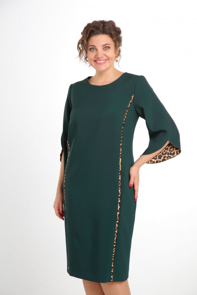 Платье приталенное на запах из текстиля демисезон Vilena 1043 зеленый_леопард - фото 6