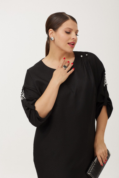 Платье черное с декоративной цепью и разрезом Danaida 2249 черный - фото 3