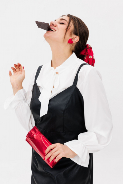 Сарафан из эко-кожи с заниженной линией талии и карманами Anelli 1497 готика - фото 6