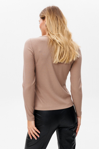 Бежевый джемпер из трикотажа с лодочной горловиной PRATA wear S025 капучино - фото 6