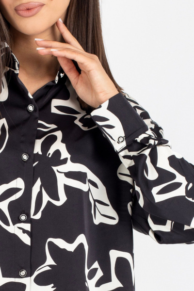 Демисезонная блузка из текстиля с цветочным принтом и спущенными плечами VIZAVI 816 черно-белый - фото 2