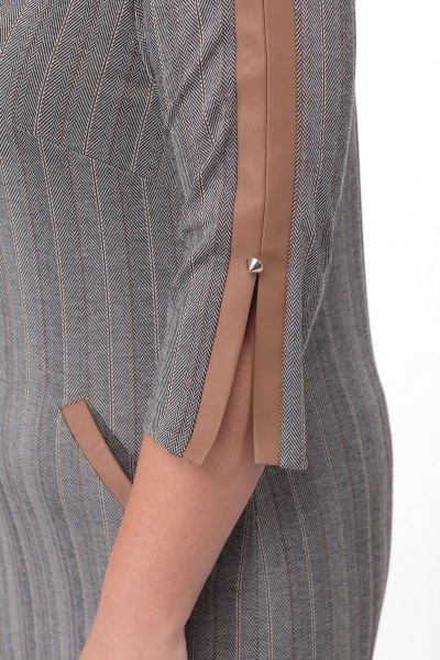 Многоцветное платье из трикотажа с прорезными карманами и складками Anelli 899 серый-капучино - фото 7