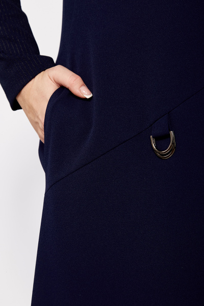 Платье из трикотажа с горизонтальными подрезами и карманами Algranda А3948-a-с - фото 6