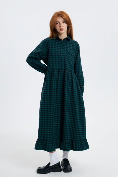 Платье прямого силуэта из мягкой фланели с оборкой Individual design 24241 клетка/зеленый - фото 1