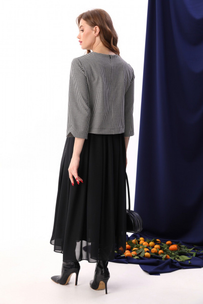 Двухцветное макси-платье из текстиля и шифона с драпировкой NikVa 740-10 чёрный+чёрно-белая гус лапка - фото 3