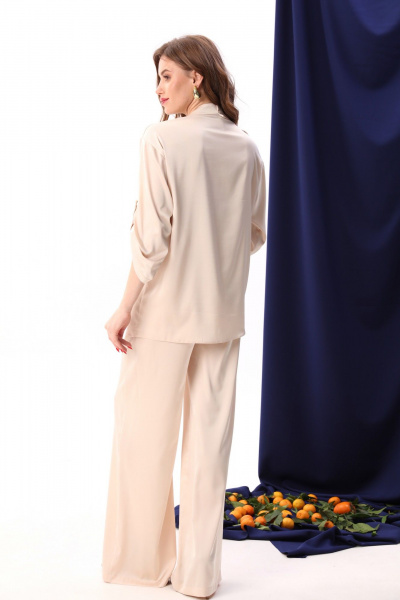 Костюм бежевый из атласа: жакет и брюки с асимметричным низом NikVa 901-2 крем-брюле - фото 3