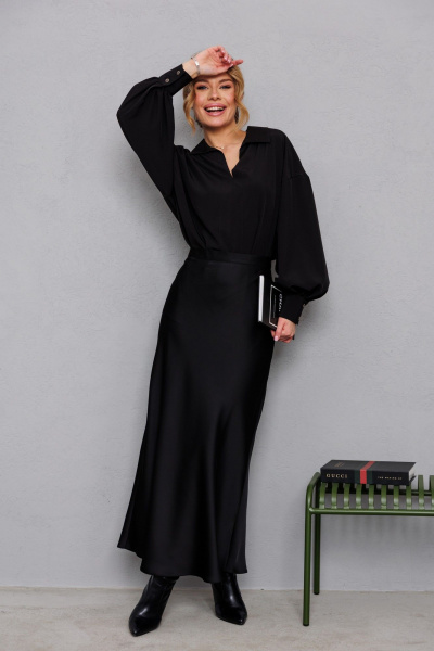 Объемная оверсайз блузка с широкими рукавами и глубоким вырезом AMORI 6456 чёрный - фото 2