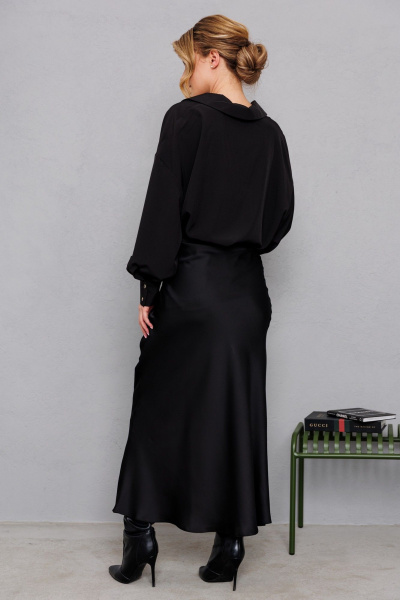 Объемная оверсайз блузка с широкими рукавами и глубоким вырезом AMORI 6456 чёрный - фото 6