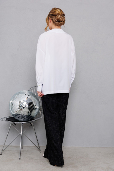 Объемная белая блузка с широкими рукавами и модным воротником AMORI 6456 белый - фото 7