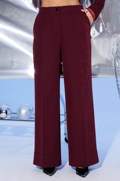 Костюм 2-ка женский приталенный из костюмной ткани Mubliz 232 бордо - фото 8