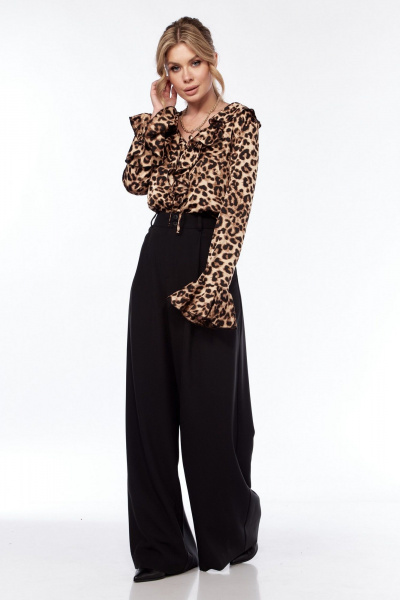 Блуза приталенная с леопардовым принтом и воланом LadisLine 1552 леопард - фото 5