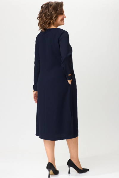 Платье свободного силуета с рюшей и эффектным декором для вечерних мероприятий Angelina & Сompany 1196 - фото 5