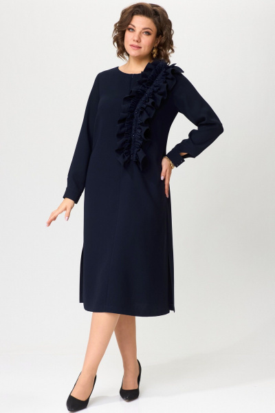 Платье свободного силуета с рюшей и эффектным декором для вечерних мероприятий Angelina & Сompany 1196 - фото 1