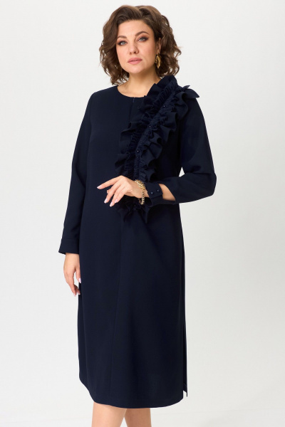 Платье свободного силуета с рюшей и эффектным декором для вечерних мероприятий Angelina & Сompany 1196 - фото 2