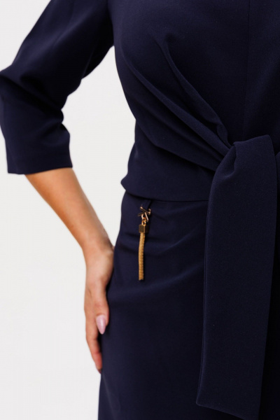 Платье приталенного силуэта из вискозы с цепочкой Anelli 1369 темно_ирисовый - фото 6