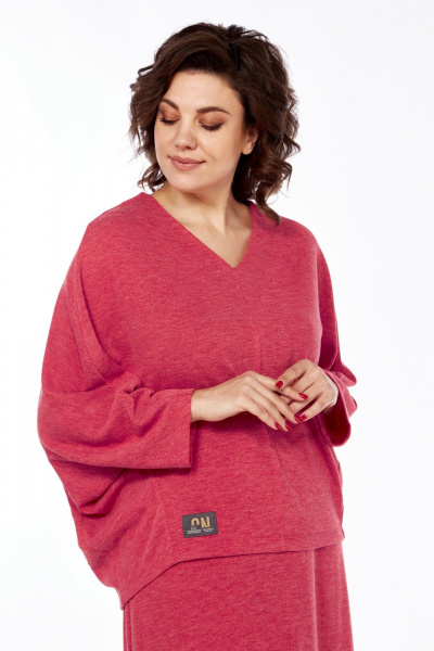 Костюм женский из трикотажа с юбкой и декоративной вставкой Диомант 2020 коралл - фото 8