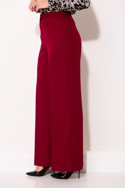 Демисезонные брюки расширенные из текстиля с поясом Gizart 35204 бордовый-1 - фото 8