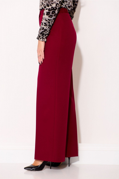 Демисезонные брюки расширенные из текстиля с поясом Gizart 35204 бордовый-1 - фото 7