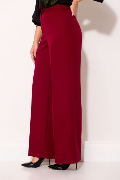 Демисезонные брюки расширенные из текстиля с поясом Gizart 35204 бордовый-1 - фото 3