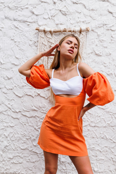 Платье летнее приталенное с вырезом ниже груди из хлопка Marshop М111-1 оранжевый - фото 3