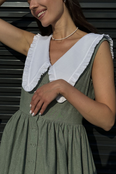 Платье умеренного объема с V-образным вырезом и отложным воротником Marshop М114-1 зеленый - фото 4