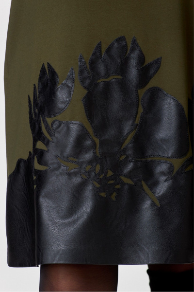 Платье трапециевидное из трикотажа с вышивкой из эко кожи Michel chic 2140 хаки - фото 8