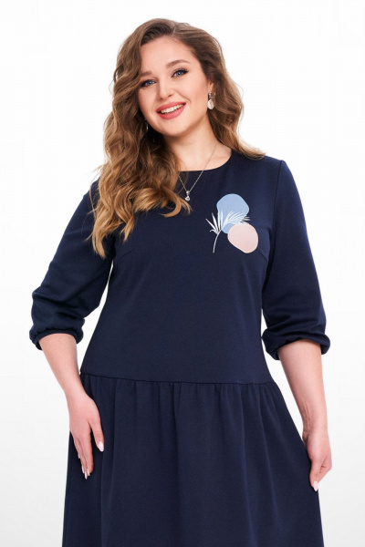 Платье из трикотажа с вышивкой и присборенным подолом Ramonki 2136 синий - фото 5