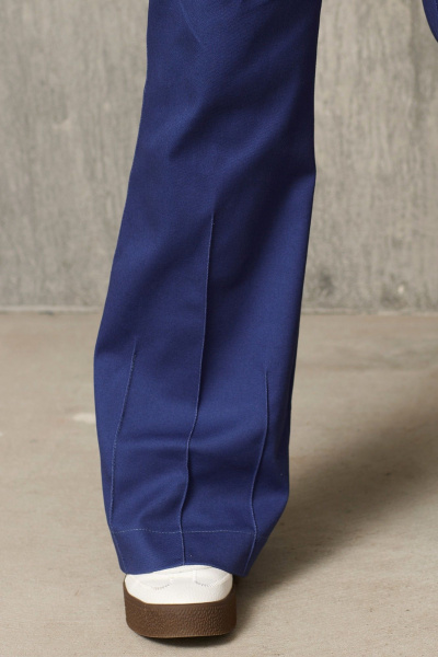 Демисезонные джинсы клеш с высокой посадкой и стрелками BegiModa 6060 сапфир - фото 6