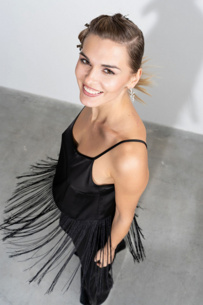 Черный костюм брюк и топа из струящегося сатина Luna 205 черный - фото 13