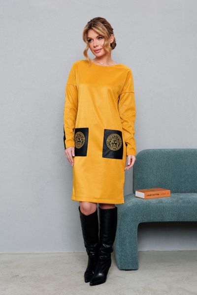 Демисезонное платье из трикотажа с вышивкой AMORI 9830 горчица - фото 2
