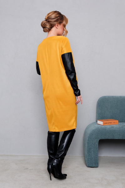 Демисезонное платье из трикотажа с вышивкой AMORI 9830 горчица - фото 6
