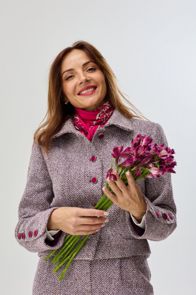 Мультиколор офисный костюм из текстиля с укороченным жакетом DOV 5 фиолетово-бордовый - фото 9