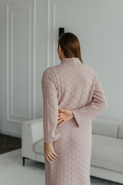 Миди платье из трикотажа с поясом и длинным рукавом Стильная леди 1055 розовый - фото 3