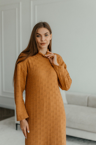 Платье из трикотажа с V-образным вырезом и поясом Стильная леди 1055 кэмэл - фото 1