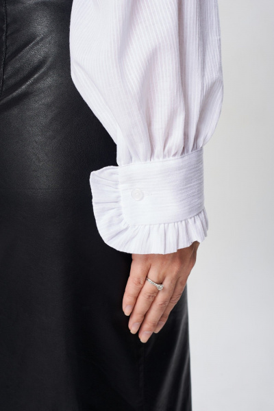 Стильная белая блузка с воротником-стойкой и рюшами, демисезон Your size 2244 - фото 5