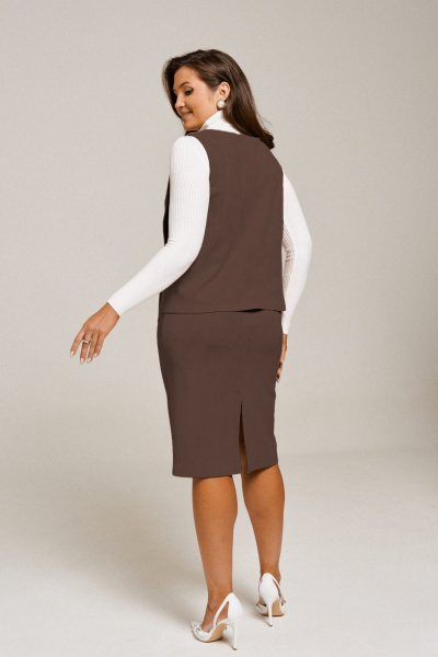 Костюм из жилета и юбки из искусственной замши, классика AltaModa 2005-4 темно-коричневый - фото 2