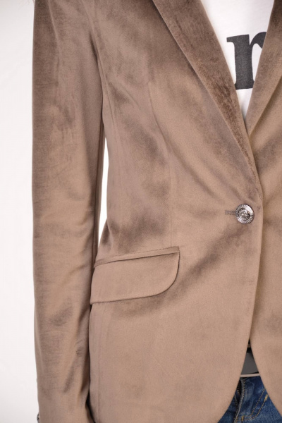 Жакет из велюра коричневый классический для демисезона Domna 8410(170) - фото 5