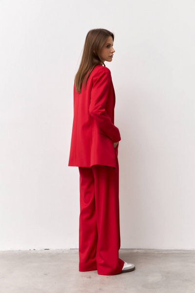 Жакет прямого силуэта с карманами и рельефами из текстиля Luitui R3012 красный - фото 3