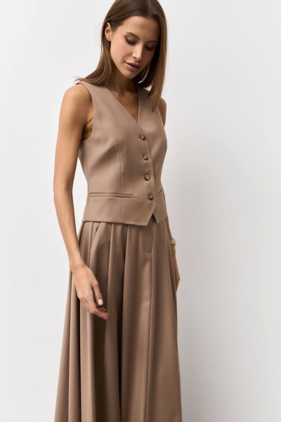 Деловой жилет из текстиля в нейтральных тонах Luitui R3010 бежевый - фото 3