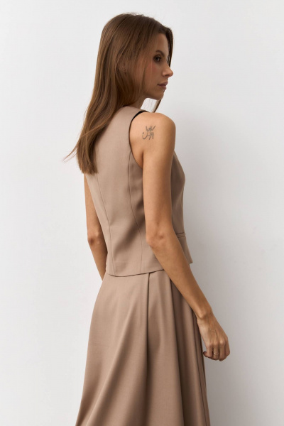 Деловой жилет из текстиля в нейтральных тонах Luitui R3010 бежевый - фото 2