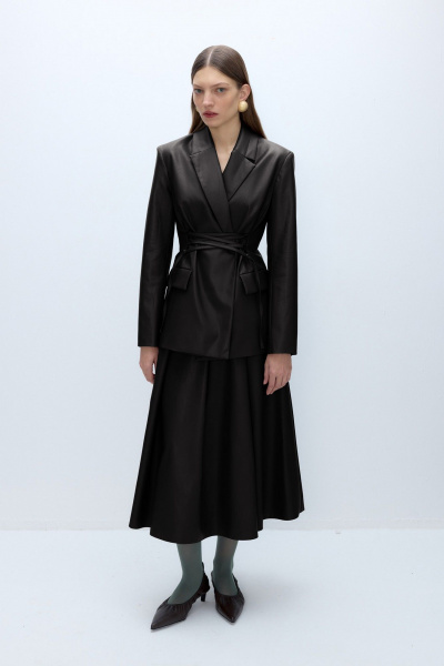 Черный жакет из экокожи со шнуровкой и расширенными плечами PiRS 5671 черный - фото 1