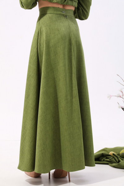 Костюм из жакета и юбки макси с асимметричным низом NikVa 917-4 зелень - фото 4