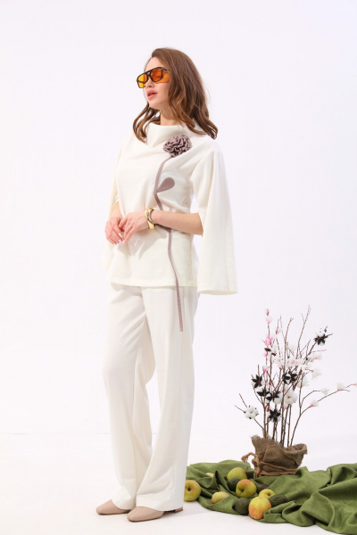 Костюм джемпер и брюки свободного кроя из трикотажа NikVa 922-2 молоко+песок - фото 2
