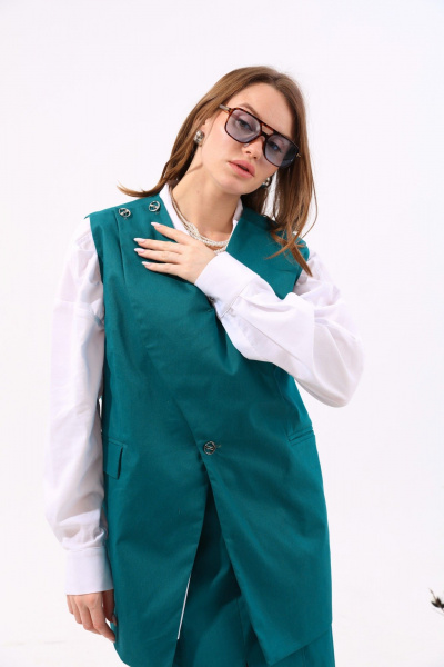 Бирюзовый джинсовый костюм с жилетом и юбкой NikVa 935-2 изумруд - фото 3