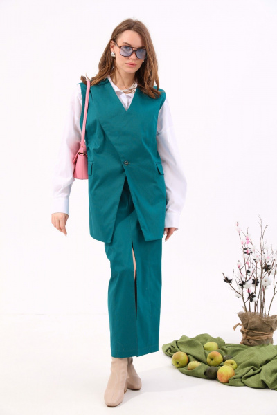 Бирюзовый джинсовый костюм с жилетом и юбкой NikVa 935-2 изумруд - фото 2