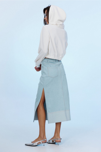 Полуприталенный джемпер из джинса и трикотажа с капюшоном Butеr 3019 молочно-голубой - фото 11