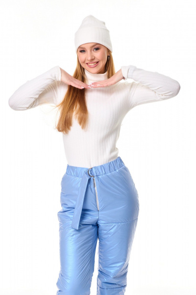 Комплект из утепленных брюк и гольфа из плащёвой ткани T&N 7597 топленое_молоко/голубой_перламутр - фото 3